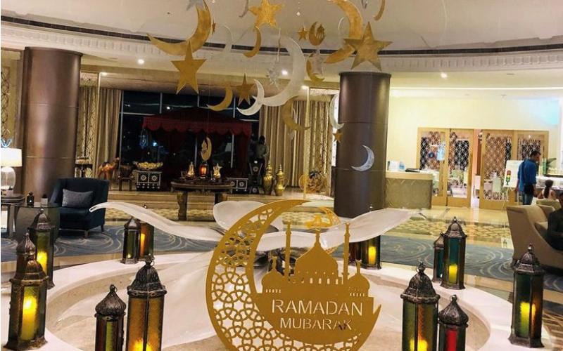 Luxurious Grand Starlit Iftar in Dubai with lanterns and decor